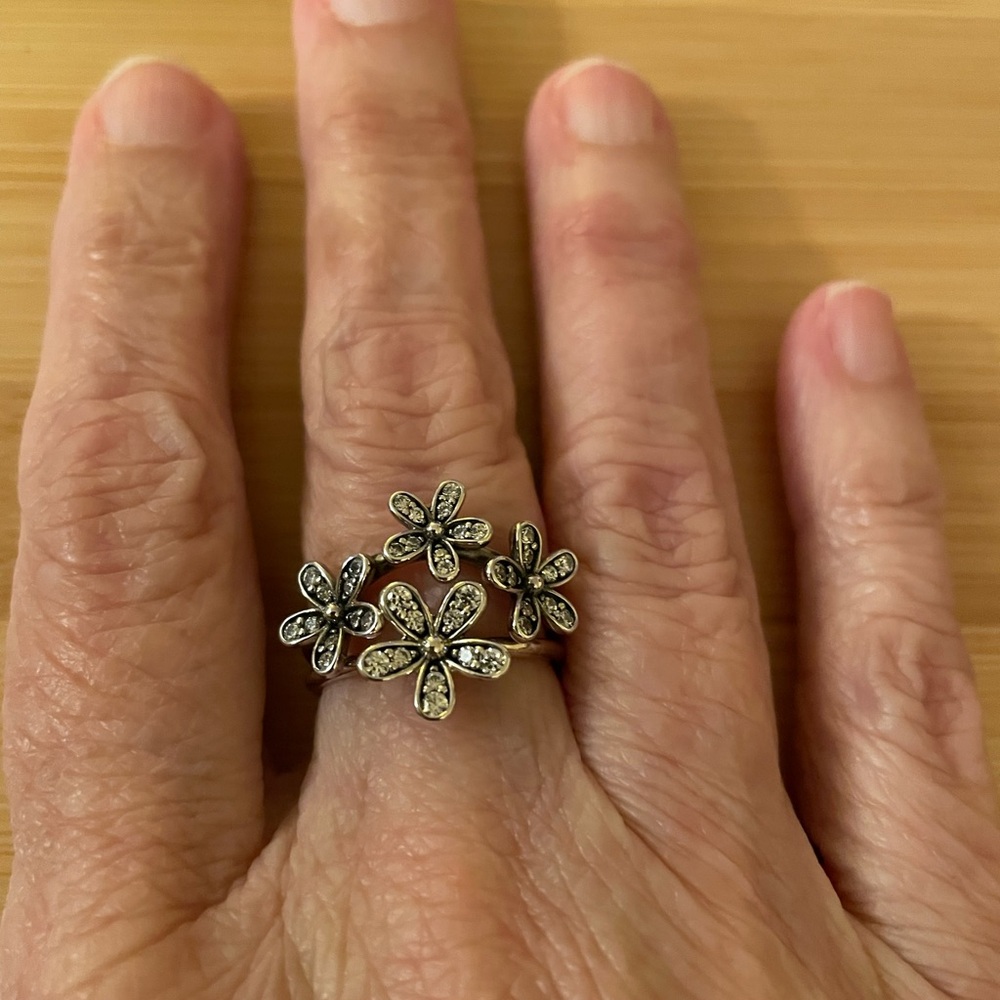 Pandora Dazzling Daises/Daisy Ring, size 6 - Picture 4 of 8